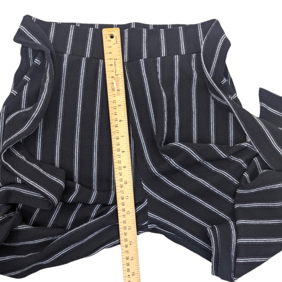 Altar'd State Cropped Wide Leg Pants Gauchos Culotte Womens Small Black Stripe - Picture 12 of 14
